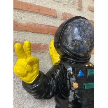 Astronot Duvar Biblo